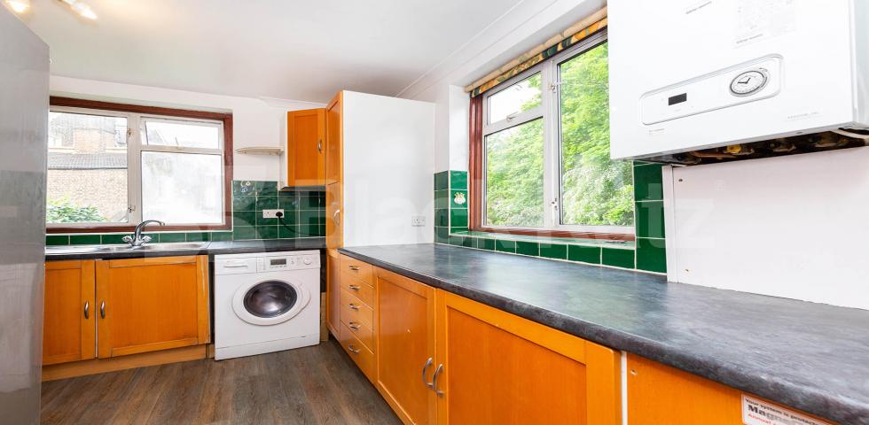 			PRIVATE ROOF TERRACE, 3 Bedroom, 1 bath, 1 reception Flat			 Upper Tollington Park N4, FINSBURY PARK / STROUD GREEN